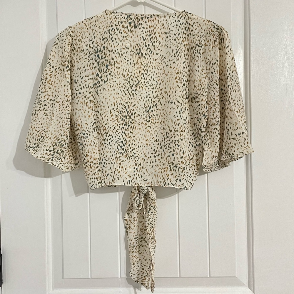 NWT Olivaceous Printed Tie-Front Cropped Blouse - Picture 7 of 8
